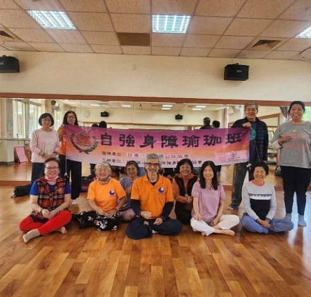 115.03.07(六)瑜珈課-1開課了
